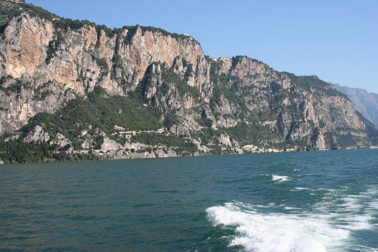Casa Vacanze Regina Del Lago Tremosine Exteriör bild